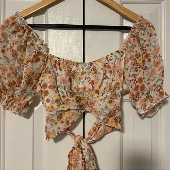 Altar’s State Amora Floral Puff Sleeve Tie Crop Top - Picture 2 of 6